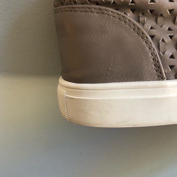 Cute shoes! - Picture 7 of 8